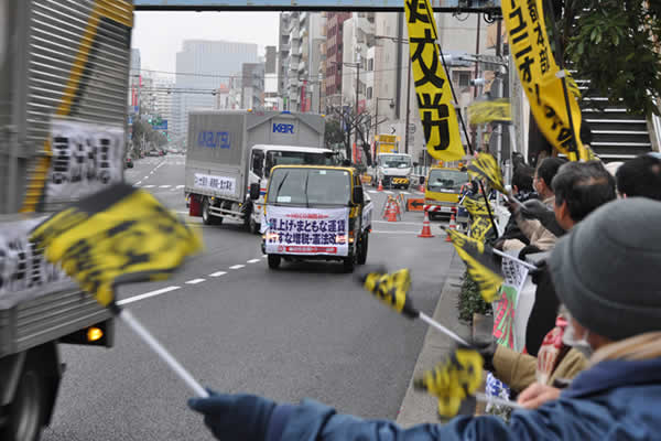 【全国トラック部会】「トラック運転者の過酷な実態」が掲載されました。